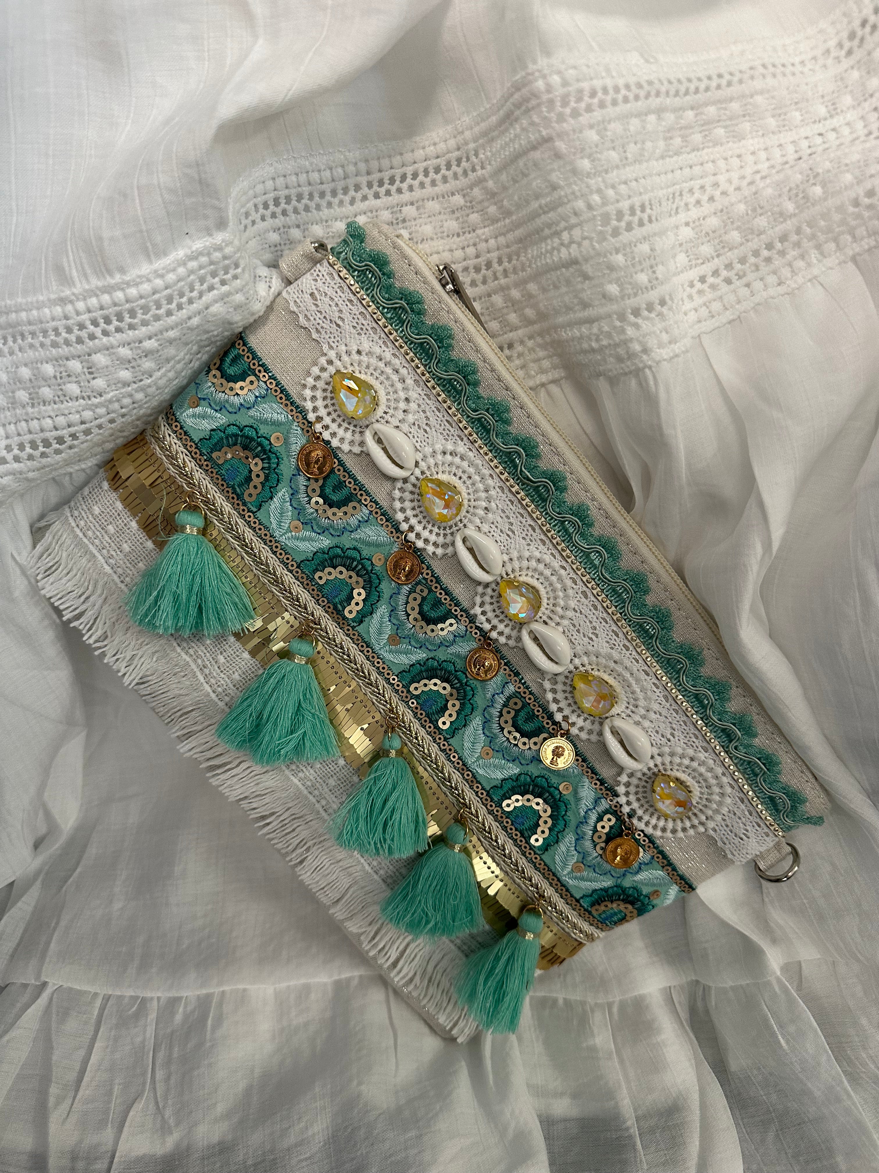 Stunning green and beige clutch bag